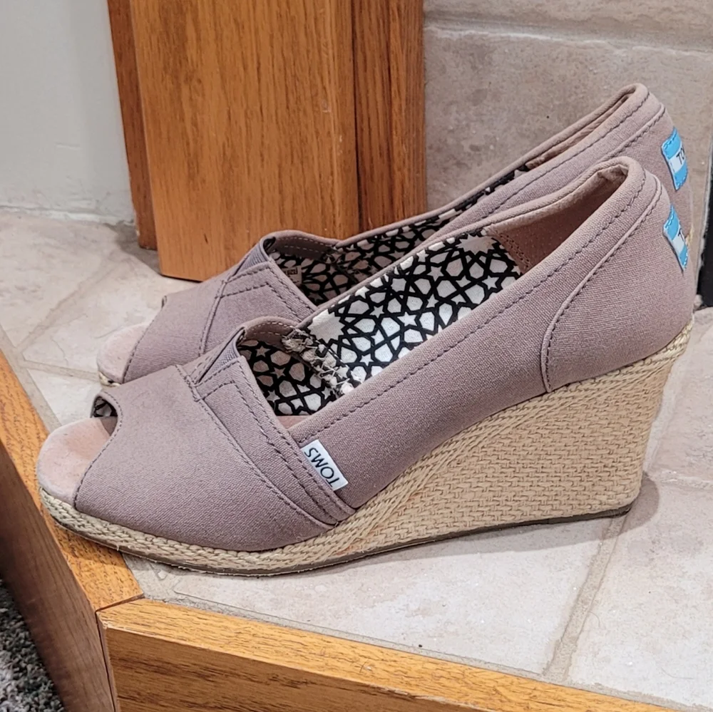 Tom's Tan Calypso Canvas Wedge Espadrilles Women's Size 9 - Picture 2 of 9